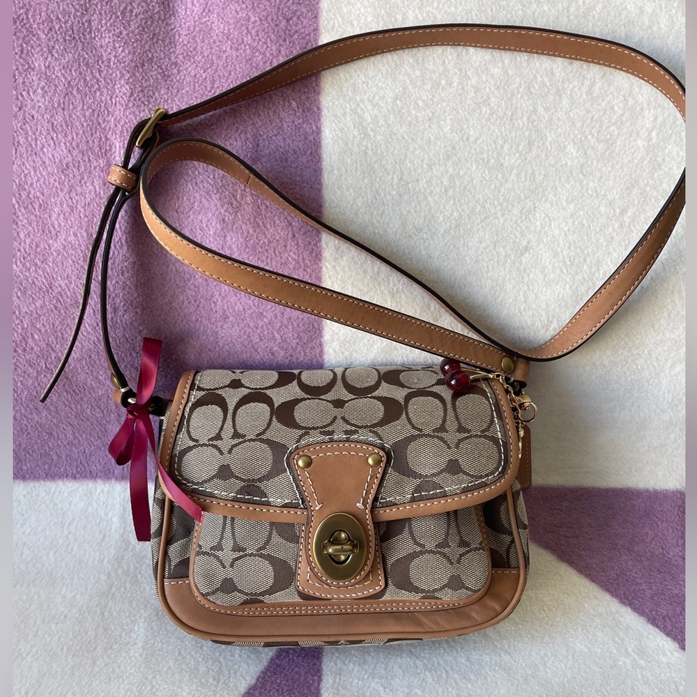 Coach Signature Turnlock Crossbody